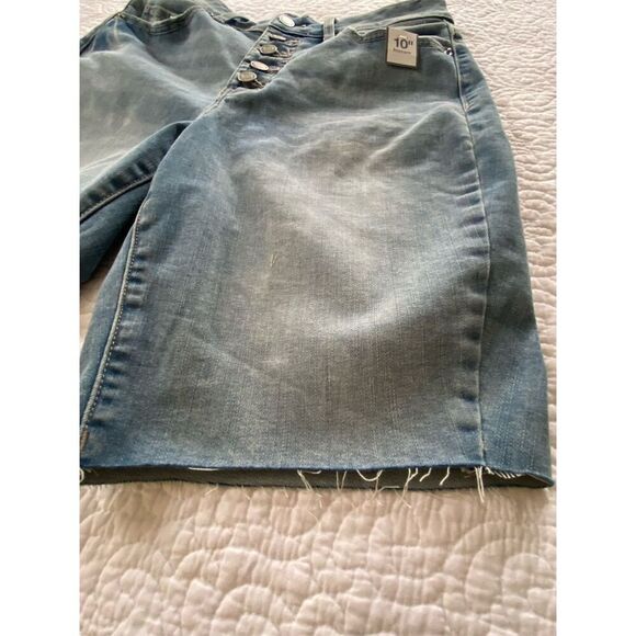 Time and Tru NWT High Rise Button Fly Denim Bermuda Shorts Size 6 - Picture 10 of 13